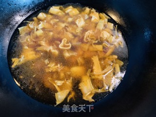 火麻仁双笋烧黄鱼的做法步骤：8