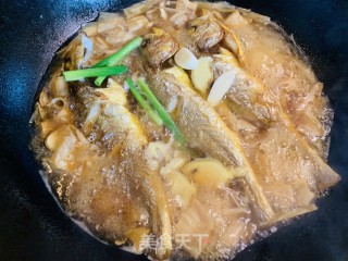 火麻仁双笋烧黄鱼的做法步骤：9