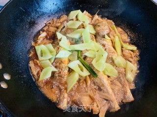 火麻仁双笋烧黄鱼的做法步骤：10