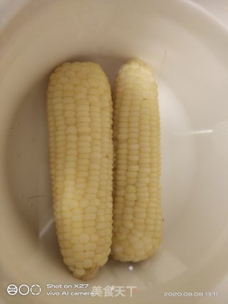 玉米西红柿虾仁沙拉的做法步骤：2