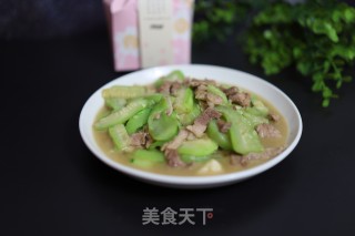 肉片烧丝瓜的做法步骤：1