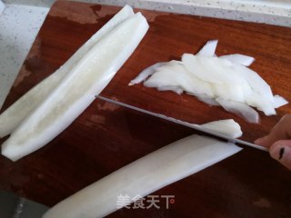 老黄瓜炒土豆片的做法步骤：2