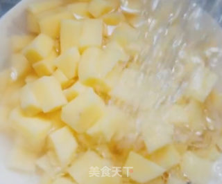 素炒土豆丁的做法步骤：1