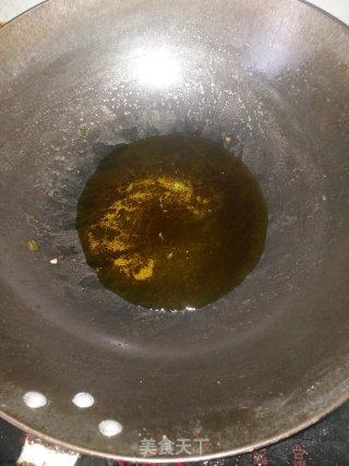 超好吃的胡萝卜木耳炒鸡蛋的做法步骤：2