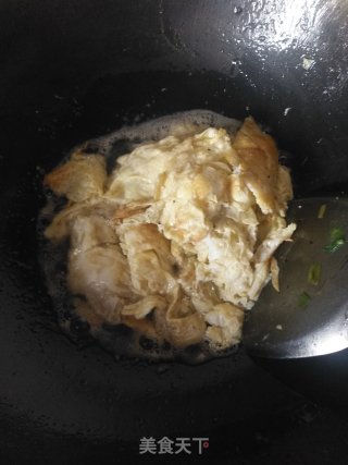 超好吃的胡萝卜木耳炒鸡蛋的做法步骤：4