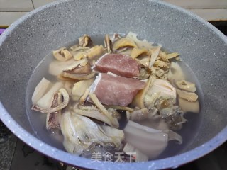 墨鱼干莲藕煲瘦肉的做法步骤：5
