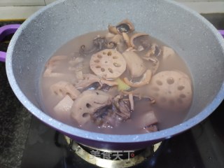 墨鱼干莲藕煲瘦肉的做法步骤：6