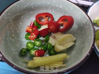 红青椒炒猪肝的做法步骤：3