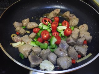 红青椒炒猪肝的做法步骤：8