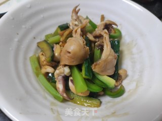 青瓜青椒炒墨鱼干的做法步骤：9