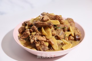 嫩姜啤酒鸭的做法步骤：1