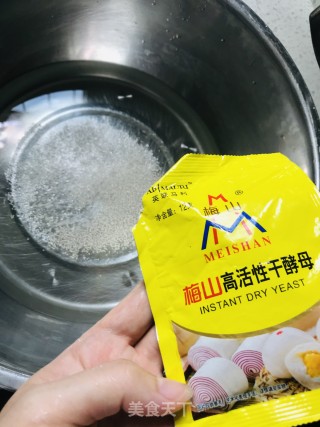 百合鲜肉包的做法步骤：1