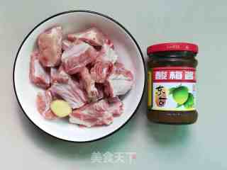 酸梅酱蒸排骨的做法步骤：1