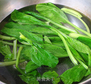 荤菜——鲜虾鸡腿面的做法步骤：4
