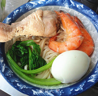 荤菜——鲜虾鸡腿面的做法步骤：7