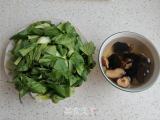 蚝油香菇油菜的做法步骤：1