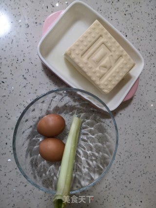 豆腐炒鸡蛋的做法步骤：1