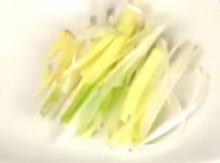 蒜薹炒火腿的做法步骤：2