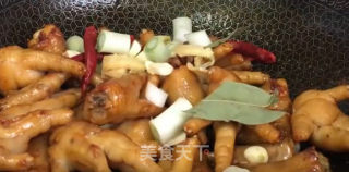 红烧凤爪的做法步骤：4