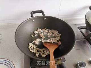 榨菜炒毛豆的做法步骤：4