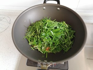素炒韭菜的做法步骤：3