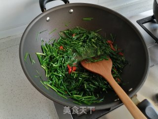 素炒韭菜的做法步骤：5