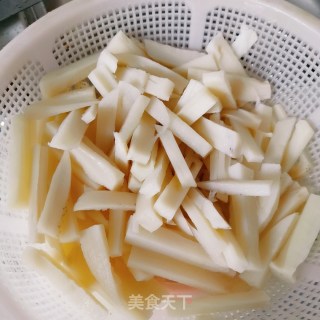 剁椒炒藕条的做法步骤：5