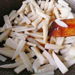 剁椒炒藕条的做法步骤：6
