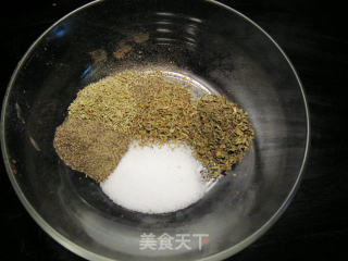 香草烤猪臀肉的做法步骤：1
