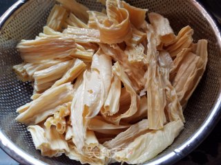 腐竹焖海参的做法步骤：4