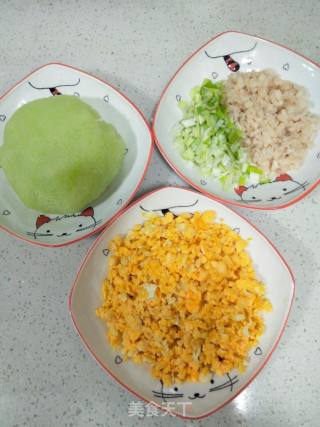 鲜贝鸡蛋黄瓜包的做法步骤：4