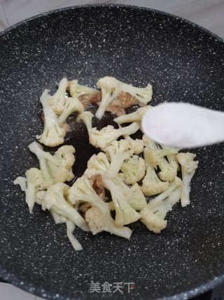 猪油渣炒花菜的做法步骤：3