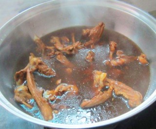 麻辣熏鸭架的做法步骤：2