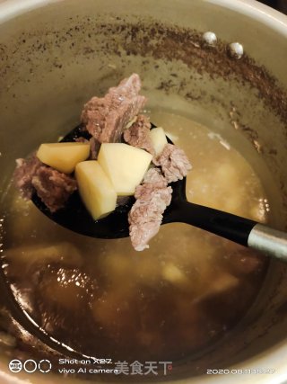 牛腩土豆西红柿汤的做法步骤：3