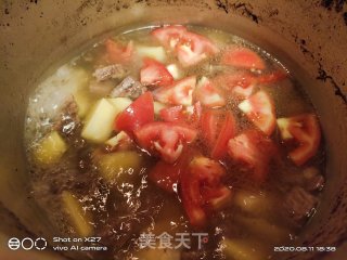 牛腩土豆西红柿汤的做法步骤：4