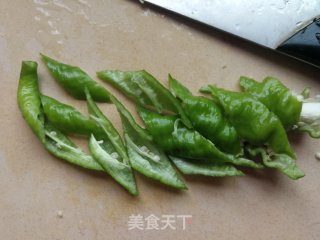 螺丝椒拌洋葱的做法步骤：1