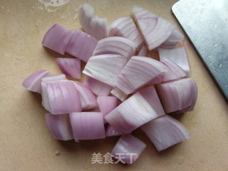 螺丝椒拌洋葱的做法步骤：2
