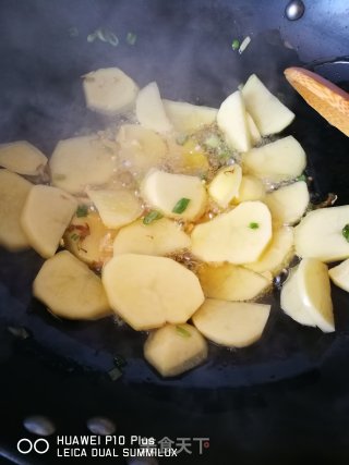 超下饭的土豆炖茄子的做法步骤：6