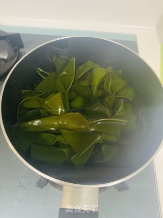 凉拌海带结的做法步骤：1