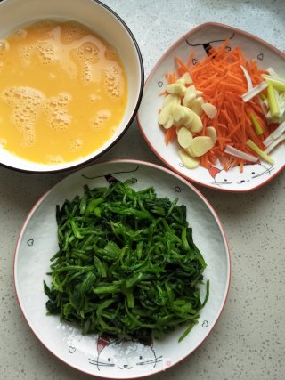 菠菜胡萝卜炒鸡蛋的做法步骤：4