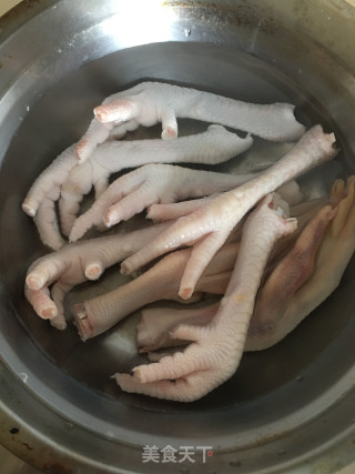鸡爪花生汤的做法步骤：1