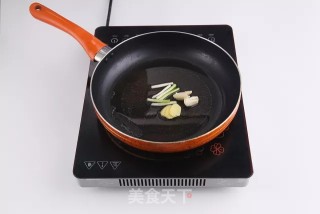 清汤麻油面的做法步骤：1