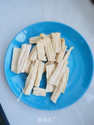 鸡翅烧腐竹的做法步骤：2