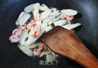 虾仁与鞭笋的做法步骤：9