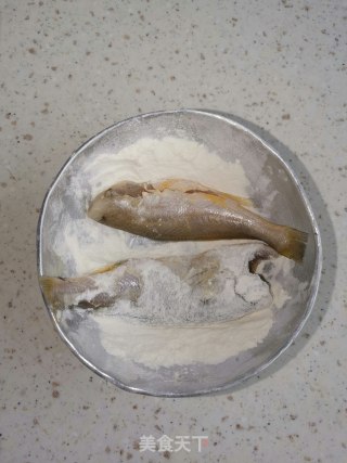 红烧小黄鱼的做法步骤：2
