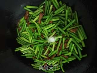 肉丝炒蒜苔的做法步骤：7