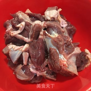 笋尖老鸭汤的做法步骤：1