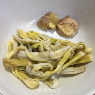 笋尖老鸭汤的做法步骤：3