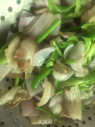 回锅肉的做法步骤：4
