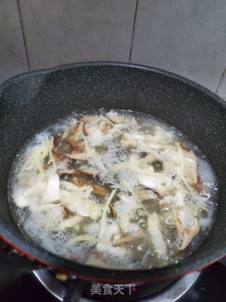 香菇鸡丝汤的做法步骤：5